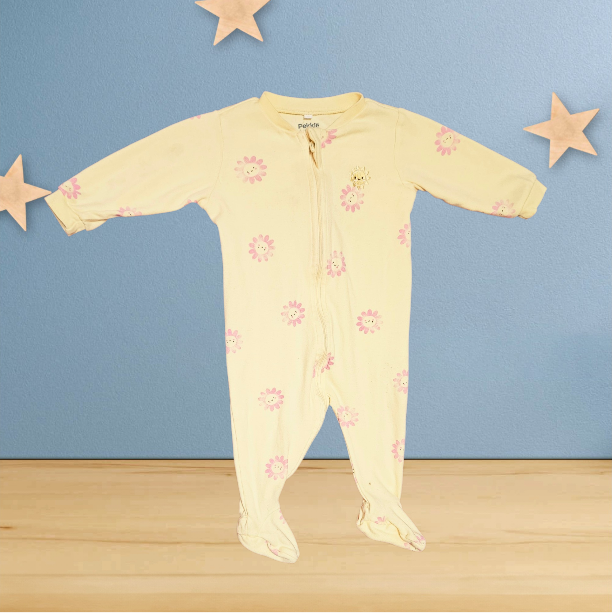 9 mois - Pekkle -pyjama jaune fleur *petites taches