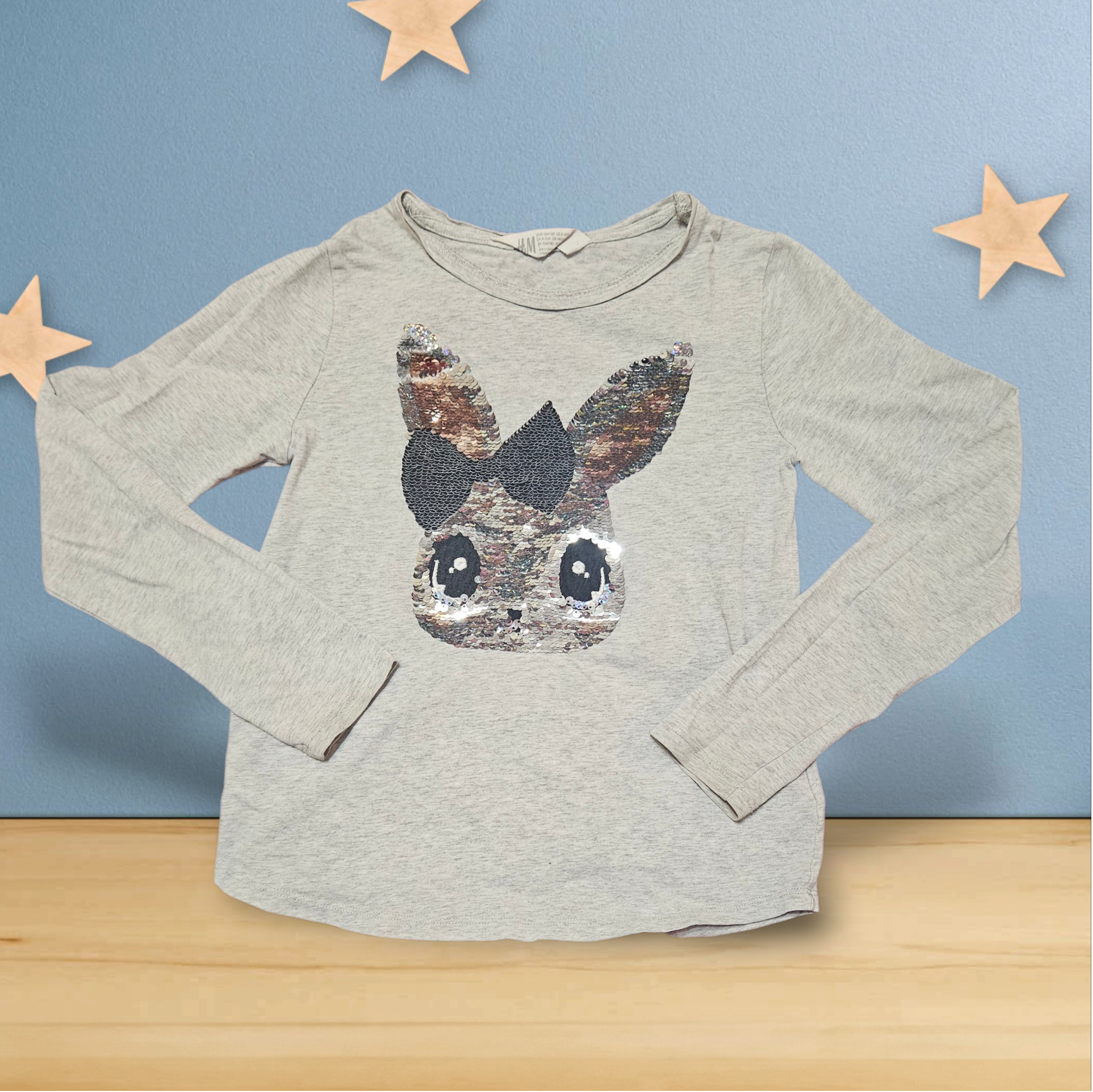 8 - 10 ans - H&M - chandail gris avec lapins en sequins