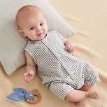 Bébé allongé