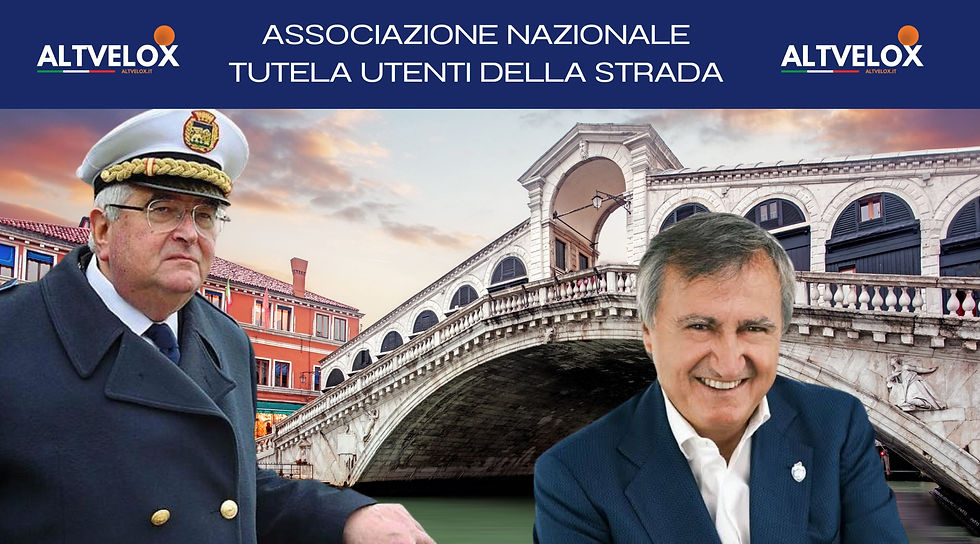 Il Dirigente Polizia Locale Agostini col il Sindaco Brugnaro