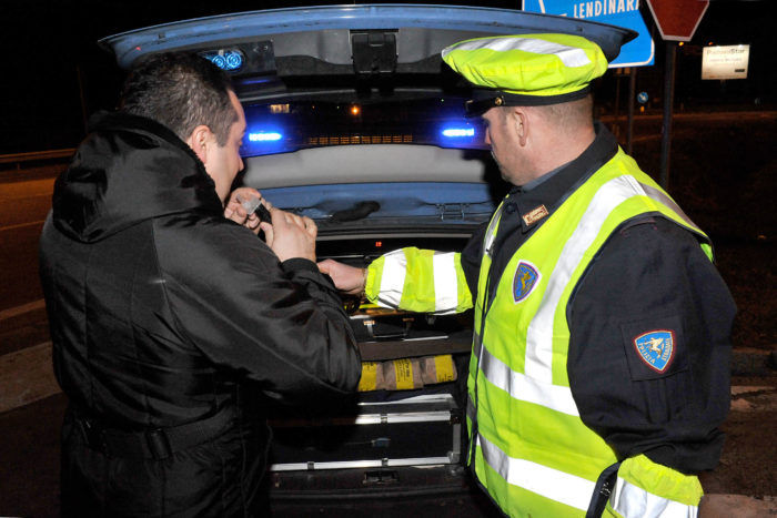 Un controllo con etilometro
