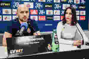 Kobieta i piłka nożna