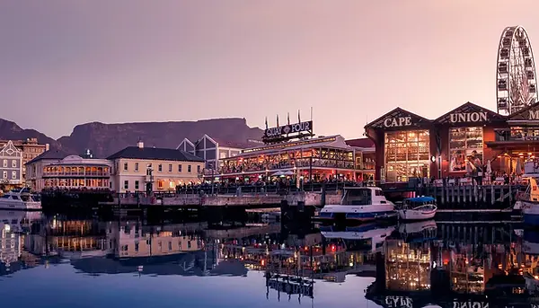 Aktivitaeten-Sehenswuerdigkeiten-Waterfront-Kapstadt-1.webp