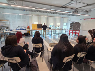 Estudiantes del área de minería participan en innovador taller de metaverso 