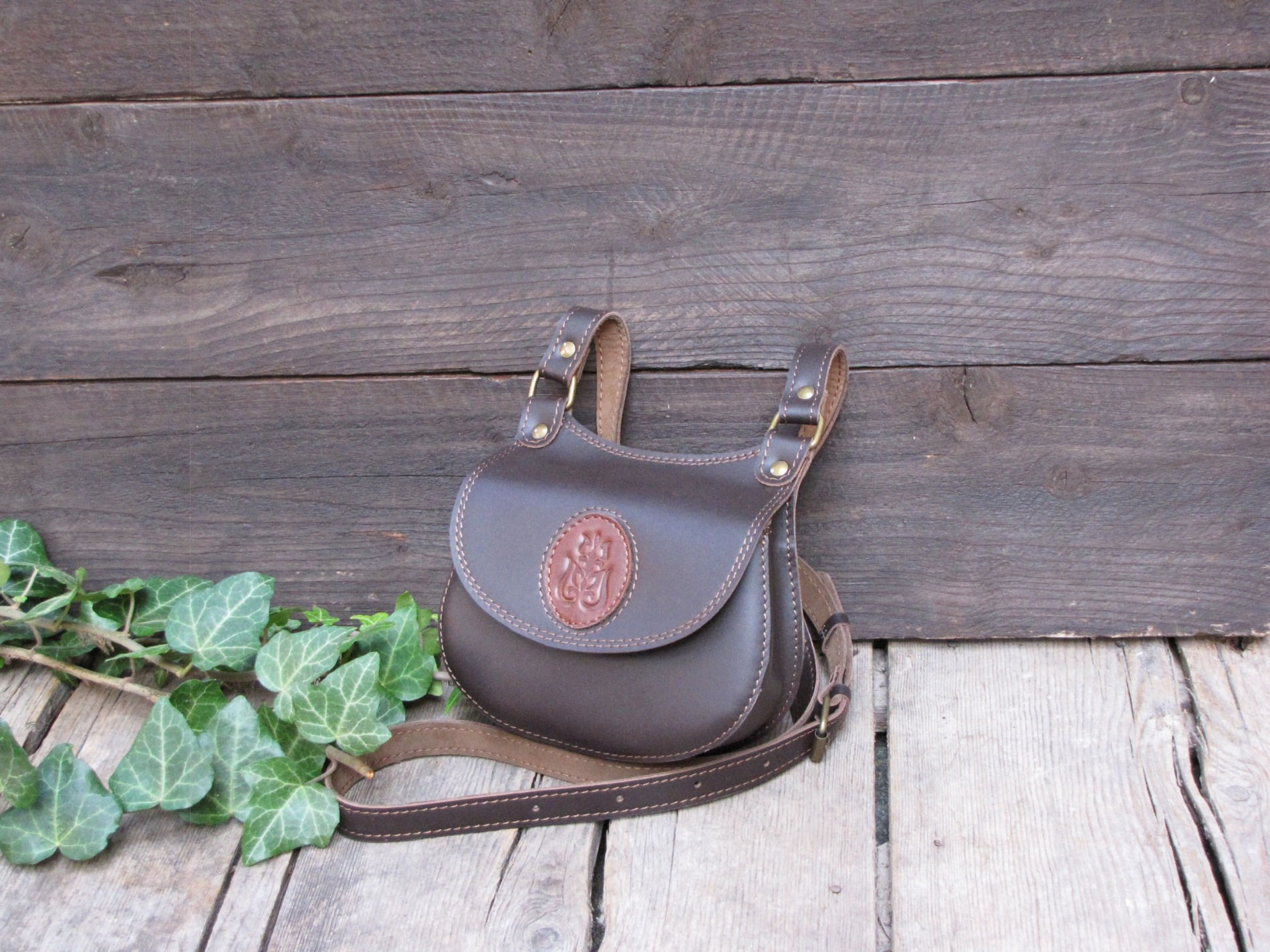 Kis táska tulipánnal