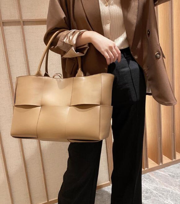 サムネイル： ハンドバッグ　ショルダーバッグ　バッグ　小型バッグ　本革バッグレディース　本革　牛革