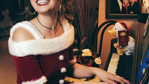 SARAH MAE CHILTON RELEASES HOLIDAY SONG "MERRY HAPPY EVERYTHING"