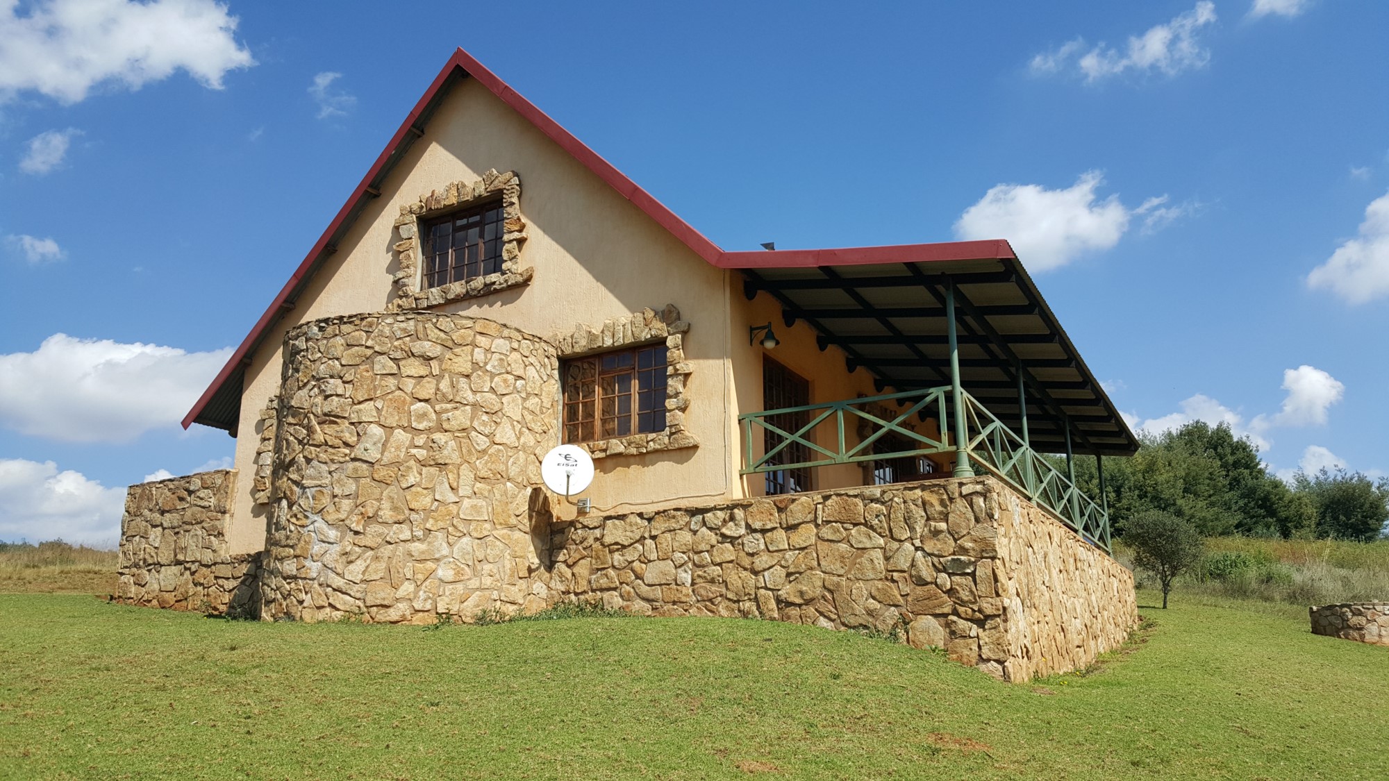 Guinea Fowl Cottage Highland Giants Estate Dullstroom