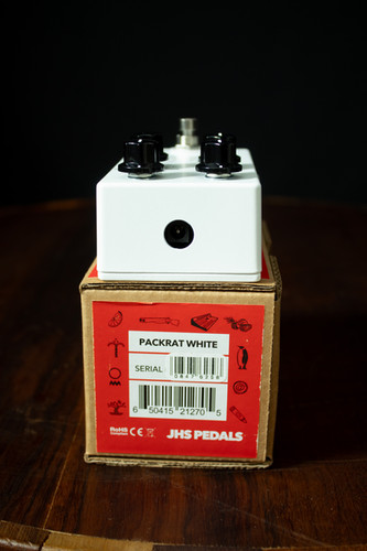 JHS Pedals Pack RAT White 白 Pedal JHS Pack Rat Edição Especial White | The Gear