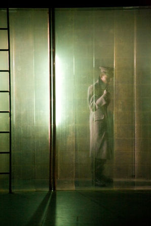 Young Vic_Parallel Hamlet_0058.jpg