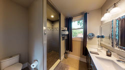 1009-Monroe-Street-Upstairs-Bathroom-3
