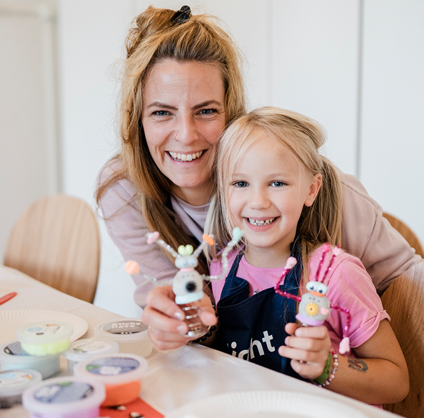 ArtNight Köln Familie mit Tonfiguren