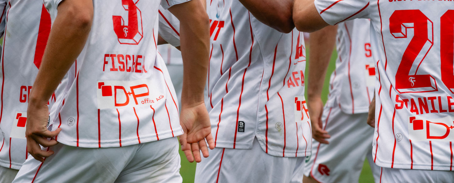 Fortuna Köln Fußballmannschaft in Aktion auf dem Spielfeld während eines Spiels