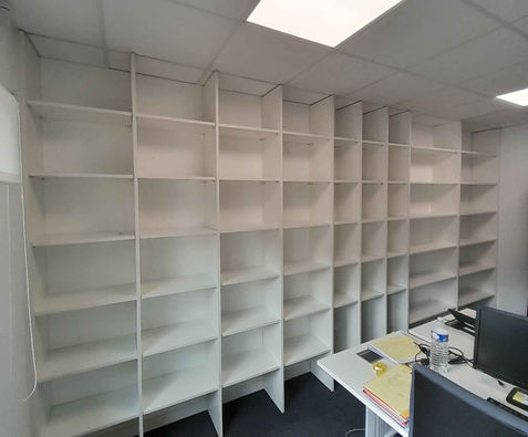 Le Bail Agencement - agencement pour professionnel - Bibliothèque murale - Ouest Conseils Lorient - menuisier ébéniste - agencement sur mesure - agenceur Lorient - Bretagne - Morbihan - Conseils, conception, fabrication et pose de meubles sur-mesure - Ploemeur