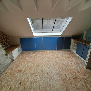 Le Bail Agencement  - placard sous pente - menuisier ébéniste - agencement sur mesure - agenceur Lorient - Bretagne - Morbihan - Conseils, conception, fabrication et pose de meubles sur-mesure - Ploemeur