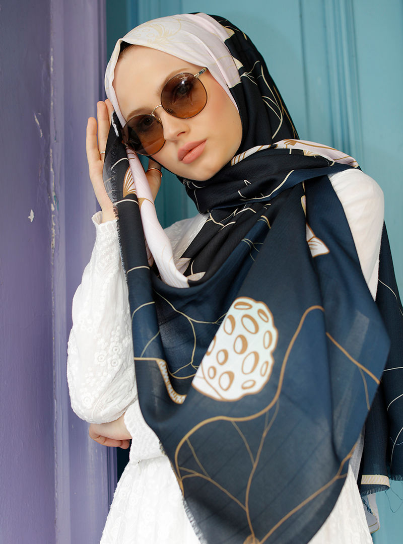 Thumbnail: Çiçek Açan - Siyah