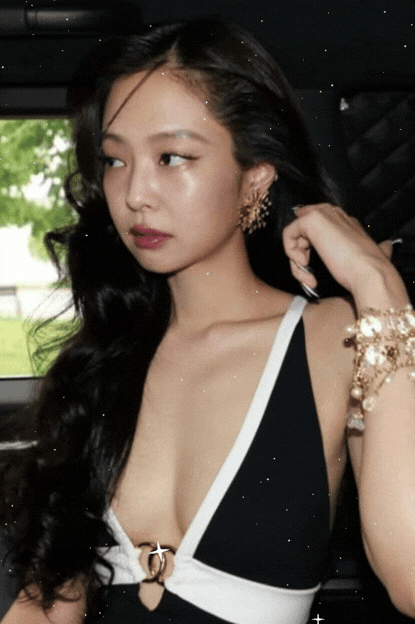 Yuna (2).gif