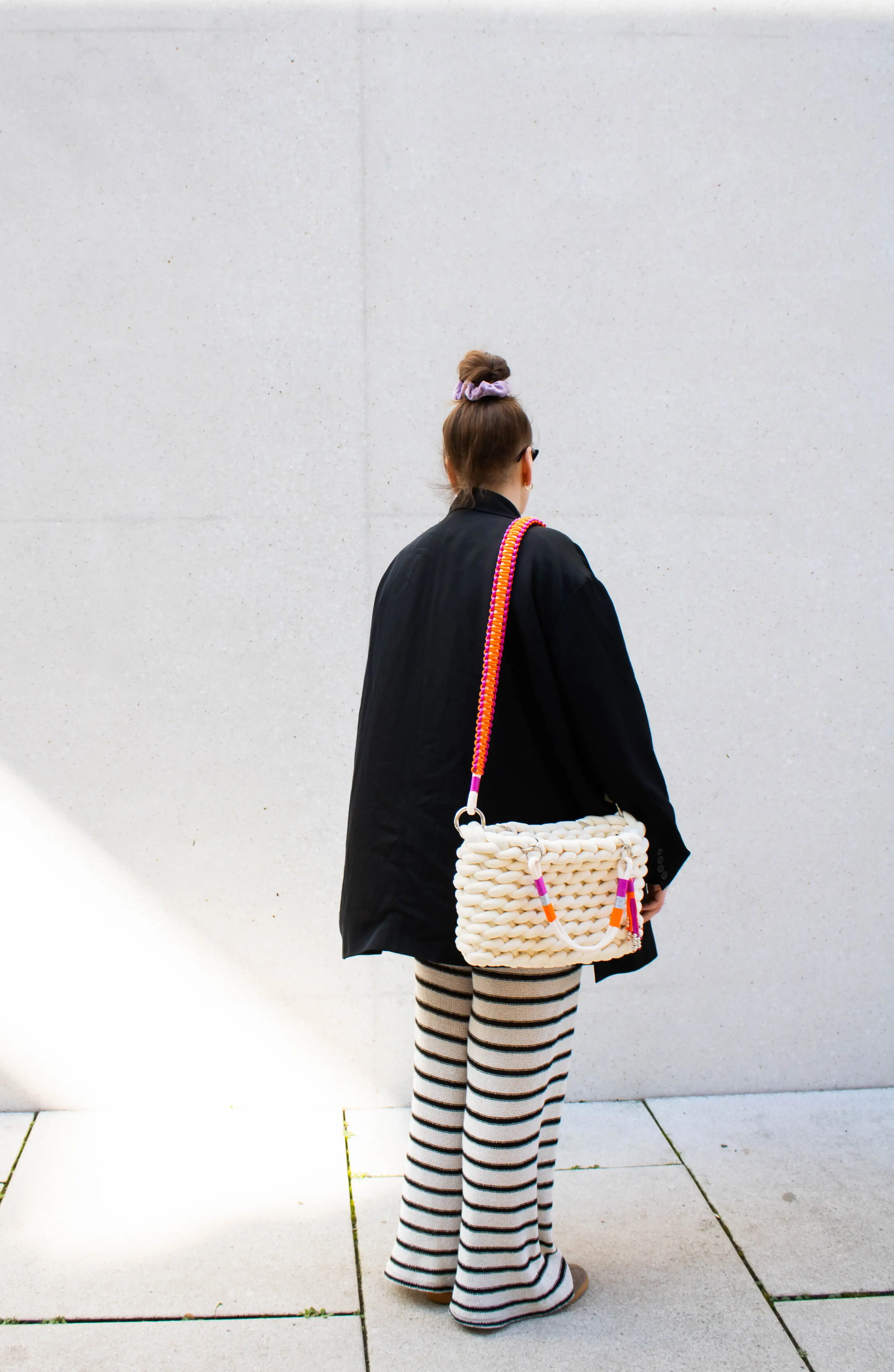 A.MANO Roma Handtasche Creme mit Paracord Gurt und Henkeln mit Neon Details