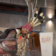 去年 Borneo Tuak Festival 吸引逾一万名访客，现场汇聚都雅酒、美食、市集与文化表演，成为认识婆罗洲风土与传统的重要平台。今年活动将于7月17日至19日再度举行。