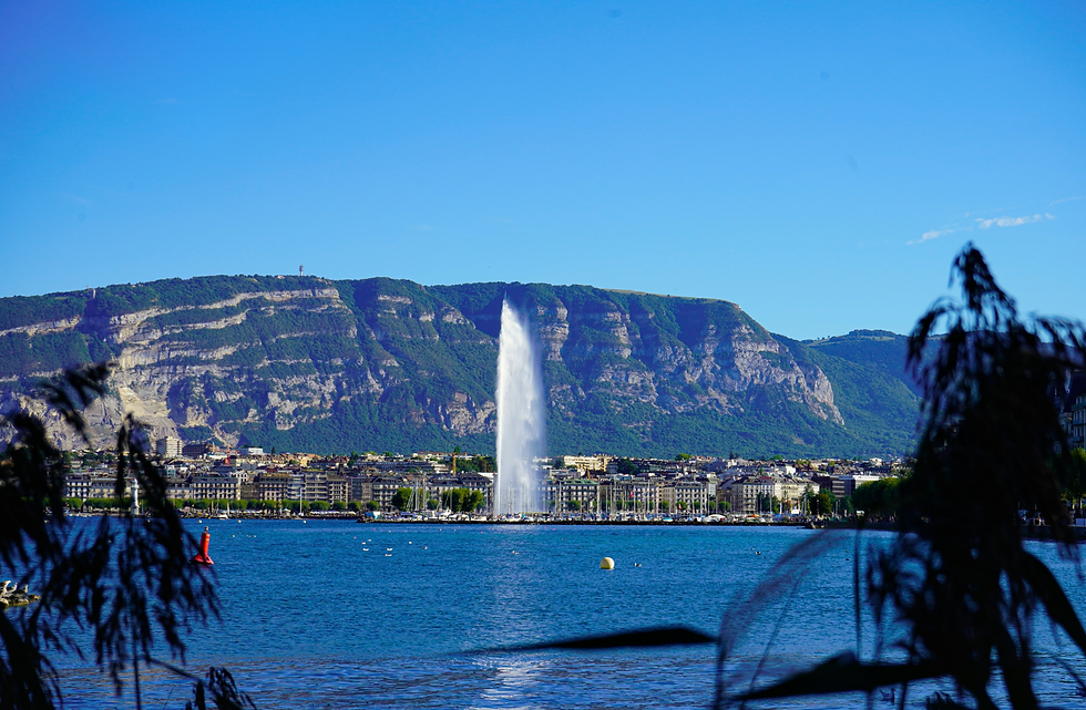 瑞士日内瓦湖的大喷泉
Jet d'Eau on Lake Geneva, Switzerland