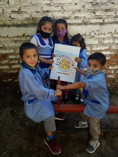 2022 Marzo. Jardín Mis Huahuitas entrega de útiles escolares y elementos de limpieza