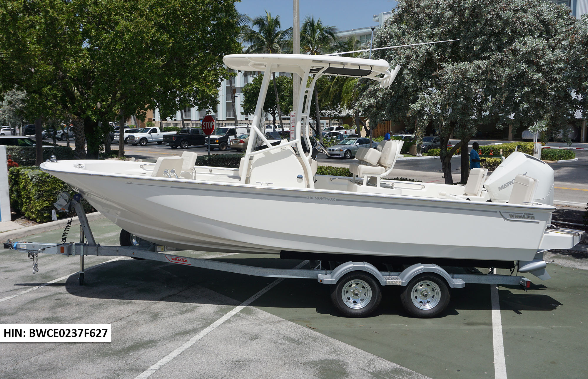 2027 Boston Whaler 210 Montauk