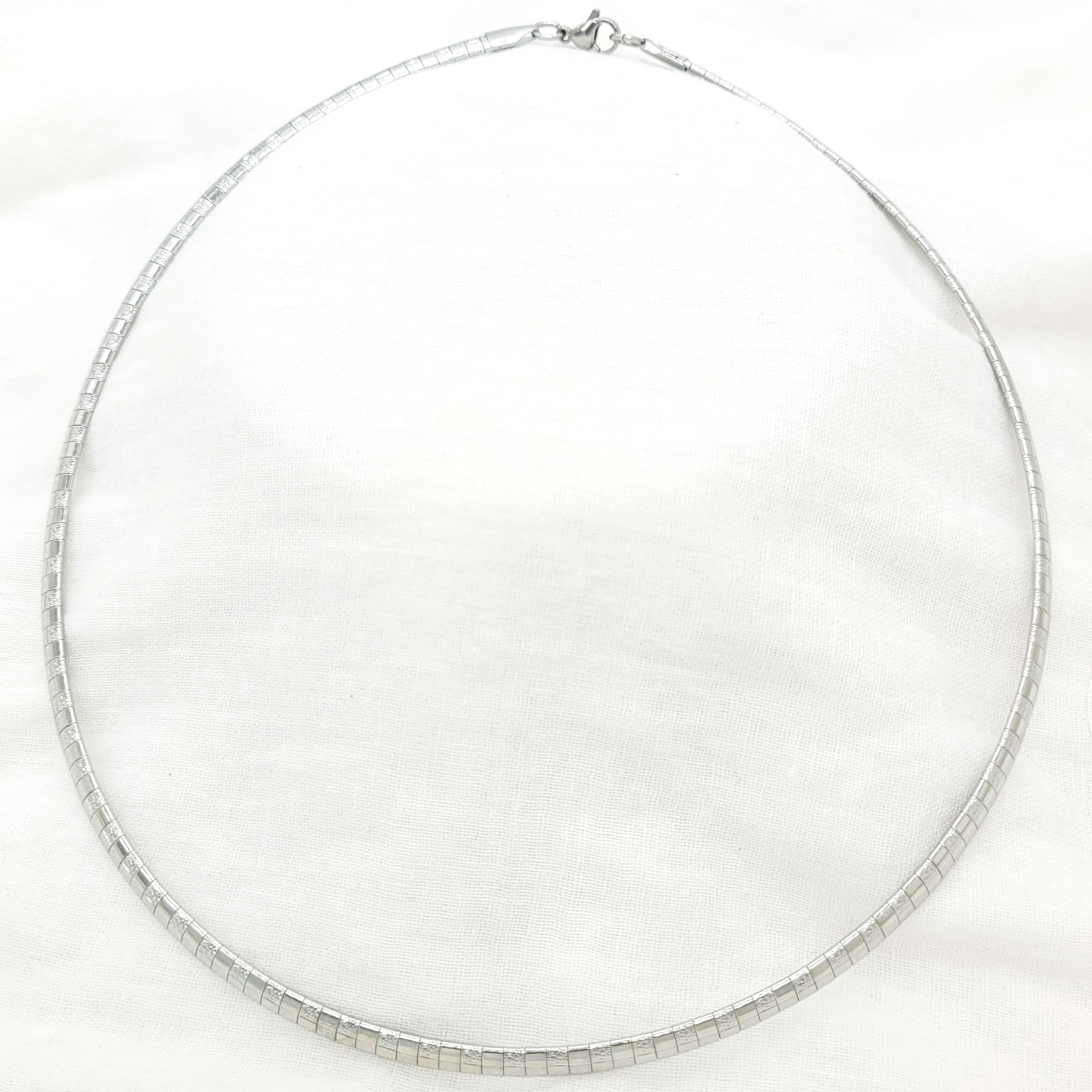 Choker style Patterned Snake Chain