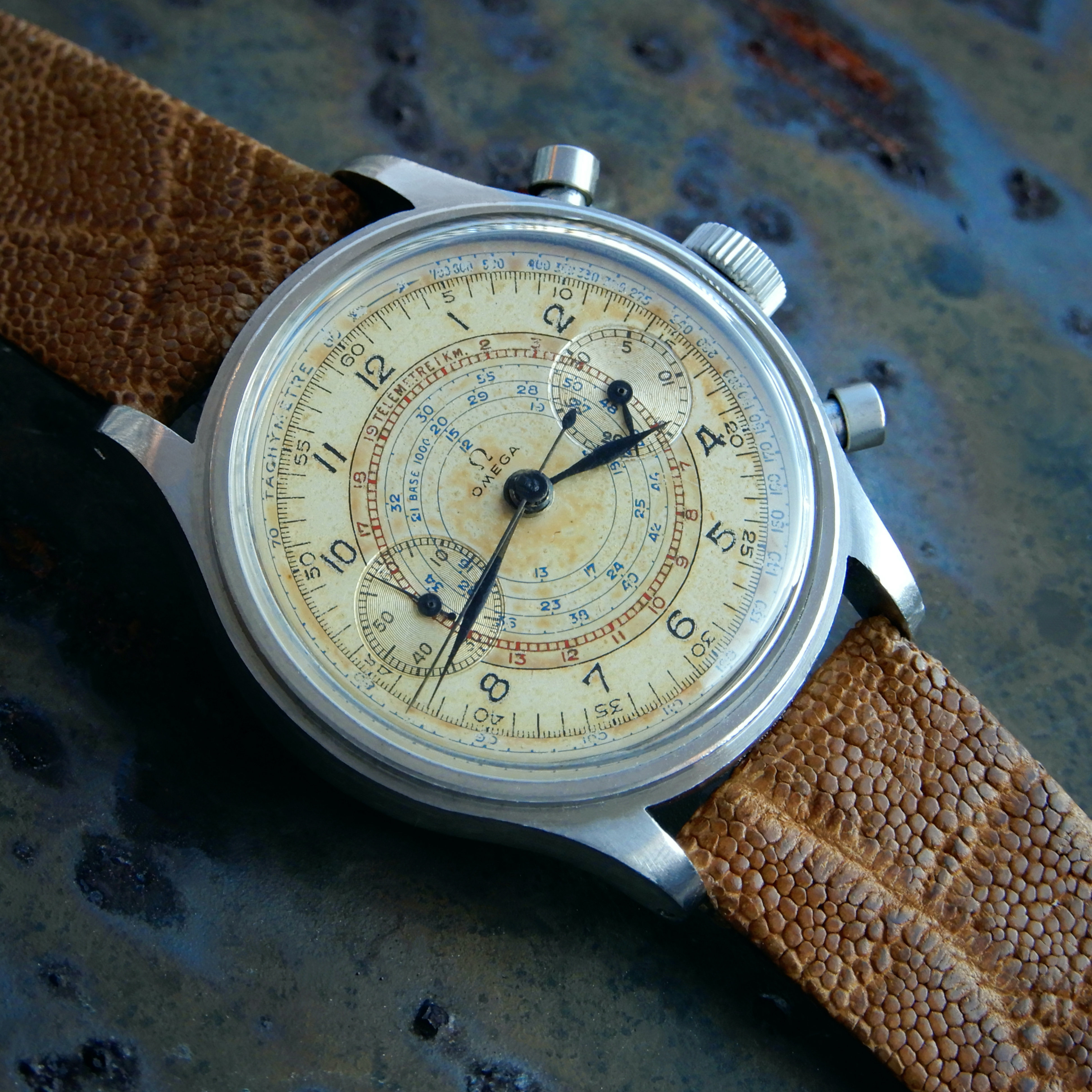 Omega, chronographe étanche ref. CK 2077, livré en Suède le 26 mars 1938. -  Un [] | lot 140 | Montres \u0026 Horlogerie de prestige chez Boule Auctions |  Auction.fr