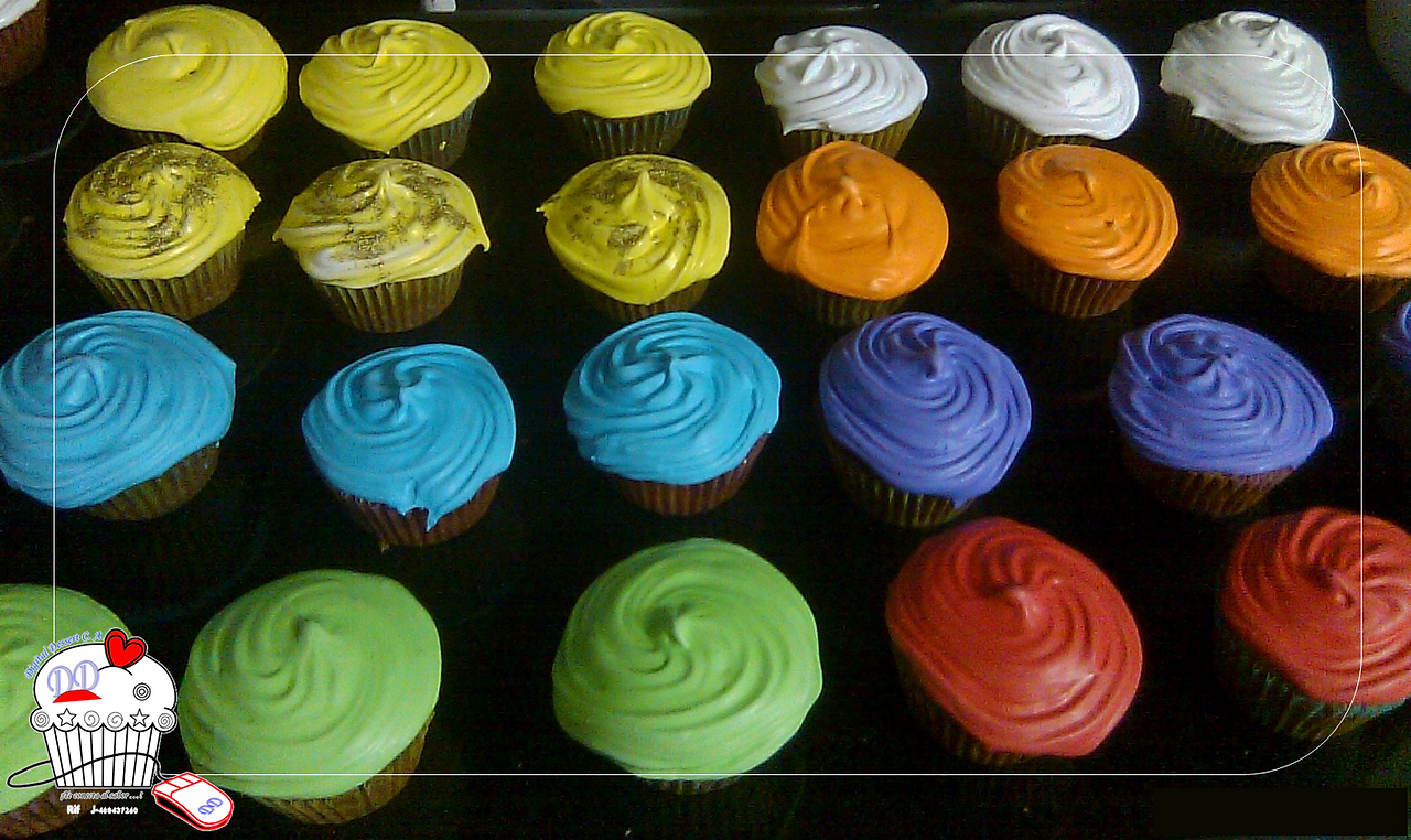 Cupcakes coloridos