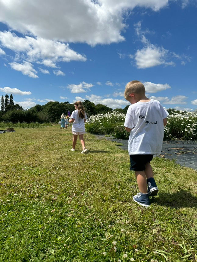 Thumbnail: Kids unisex white be proud top
