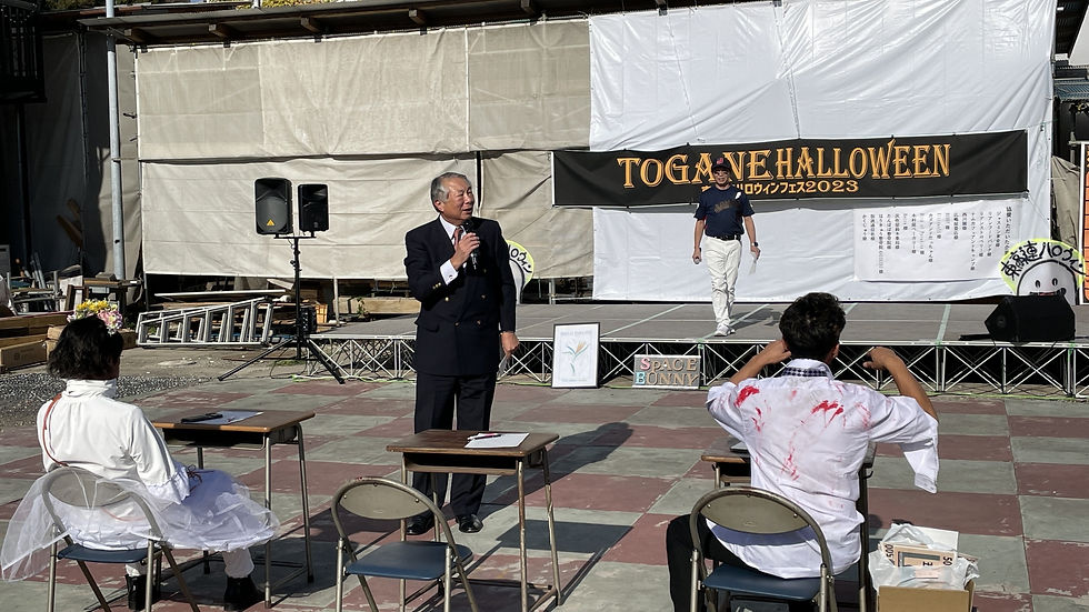 仮装コンテストのゲスト審査員は鹿間市長