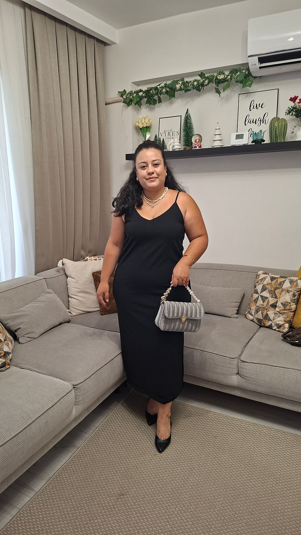 Küçük resim: İnce Askılı Yırtmaç Detaylı Siyah Elbise