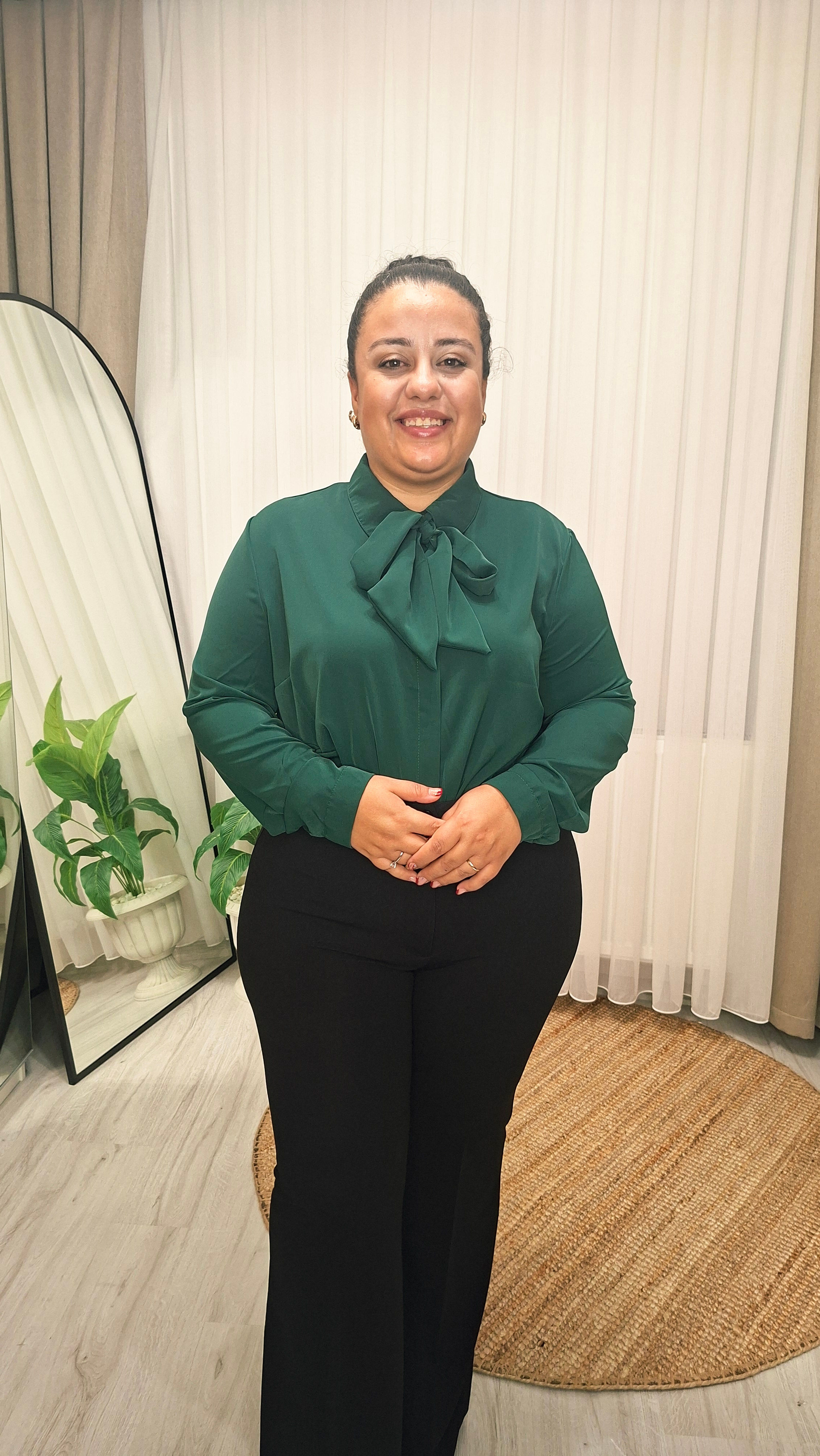 Fular Detaylı Zümrüt Gömlek