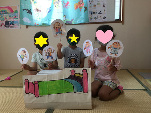 Five Little Monkeys Jumping on the Bed_発表会.jpg