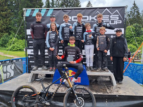ZWEI KLASSENSIEGE AM RUTSCHIGEN FALLBACHHANG - Rookies Downhill Cup & VPACE Kids Cup Oberhof