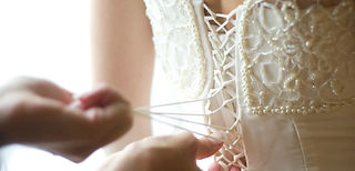 steaming-of-wedding-dress-costume-in-Pra