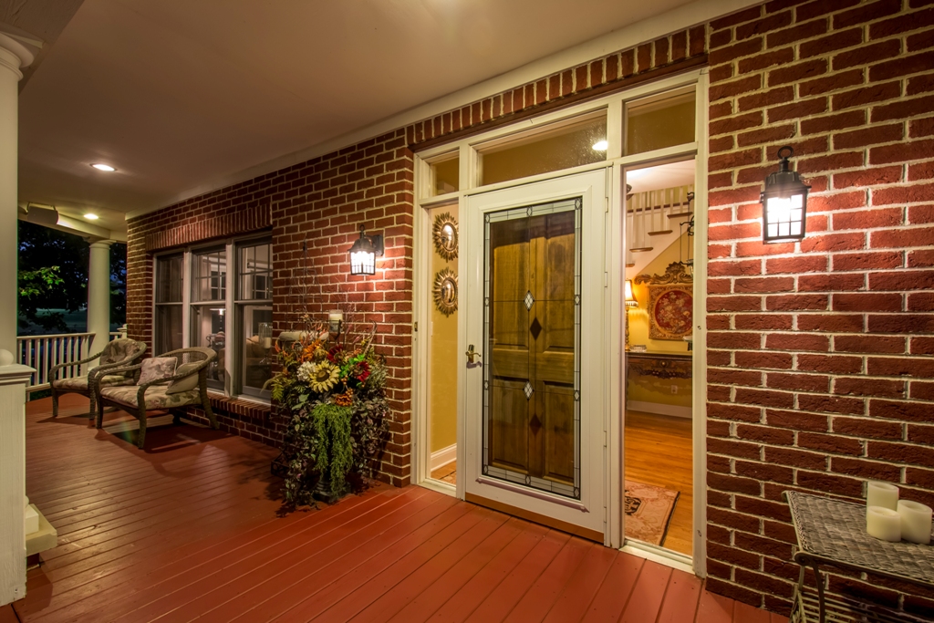 Residential Exterior Twilight Entry