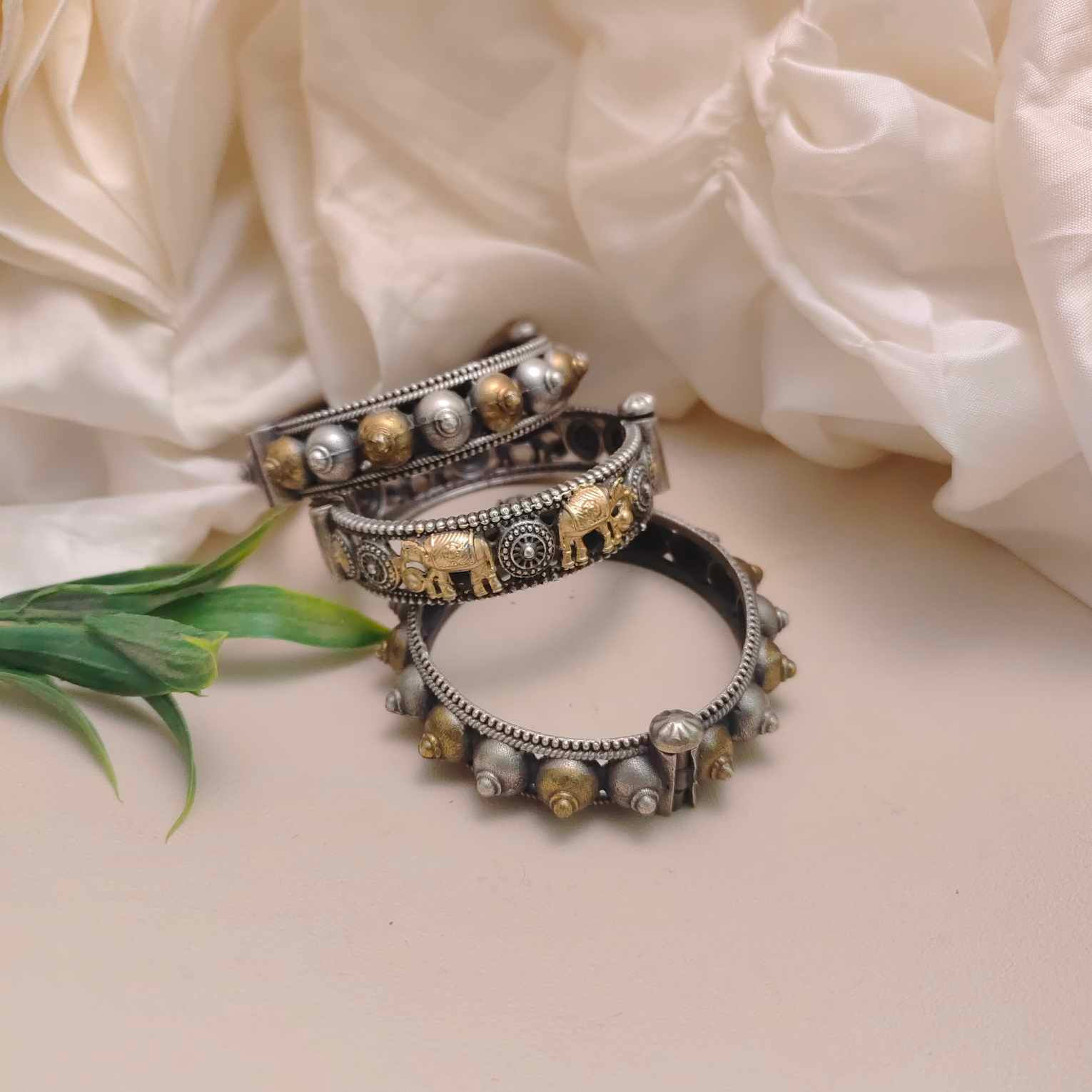 AARAV Silver Replica Dual Tone Screw Openable Bangle Set
