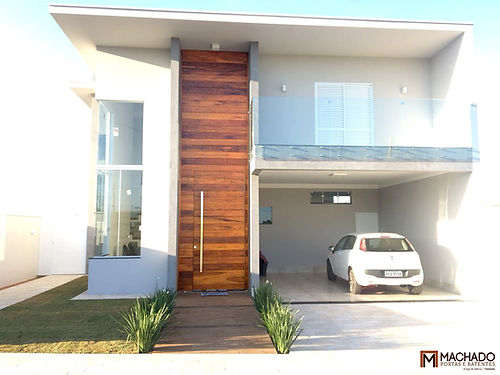 Porta Maciça MB700 Freijó Com Revestimento na Parede