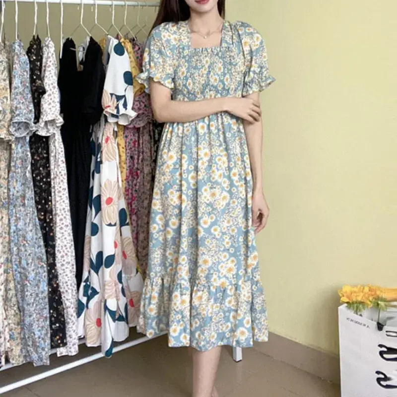 Thumbnail: Floral chiffon dress with elastic waist and v-neck