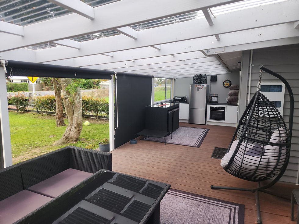 Outdoor patio kitchen and lounge area by Builder Hamilton