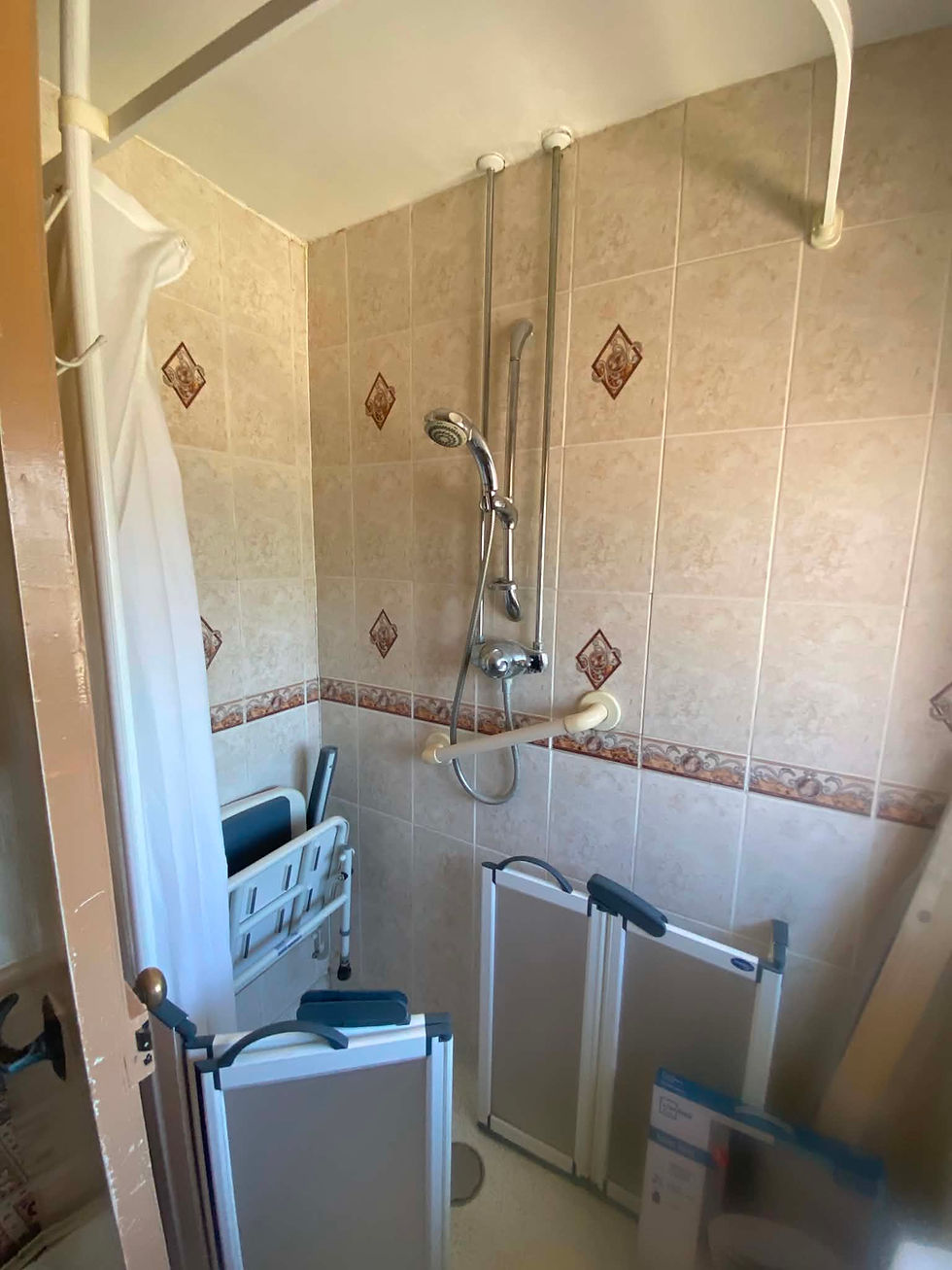 Bathroom Before 3b.jpg