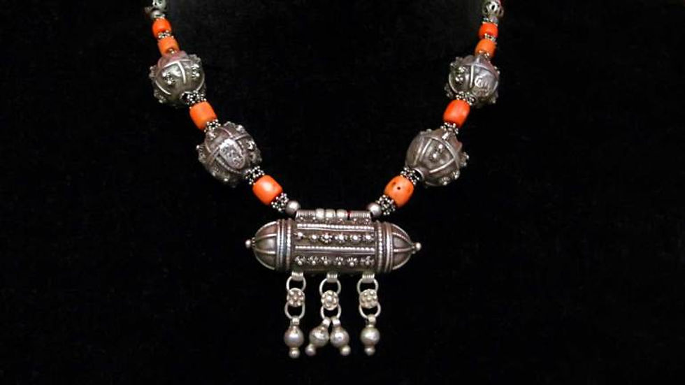 Xirsi-(Somalia-Necklace),-common-ornament-wearing-Somaliland-ladies