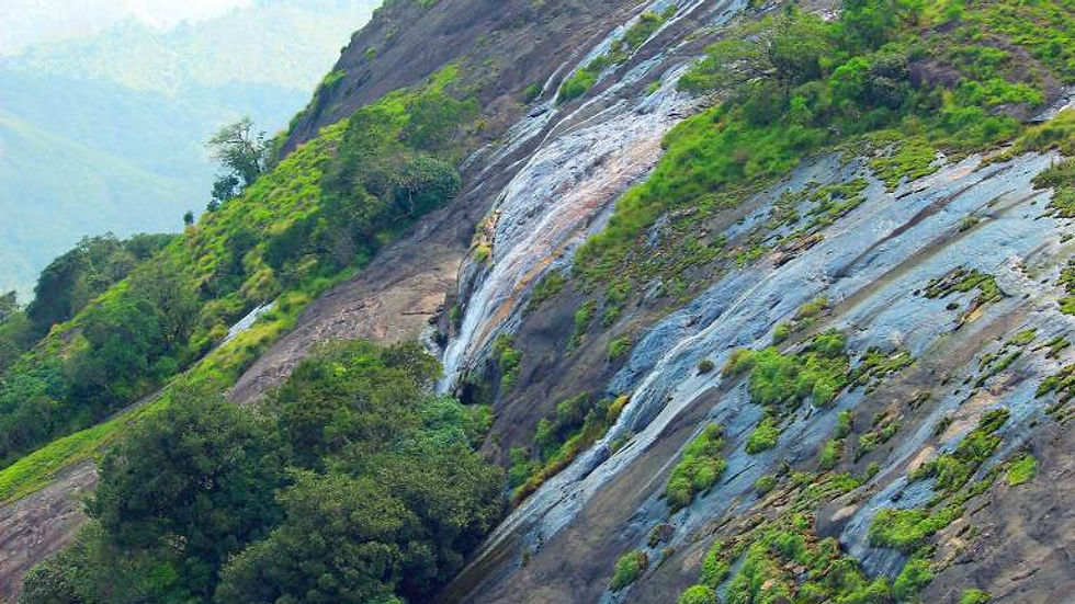 Huge-Waterfall-beside-the-Eravikulam-National-Park-Rajamalai-Hill-Munnar-Eravikulam National Park