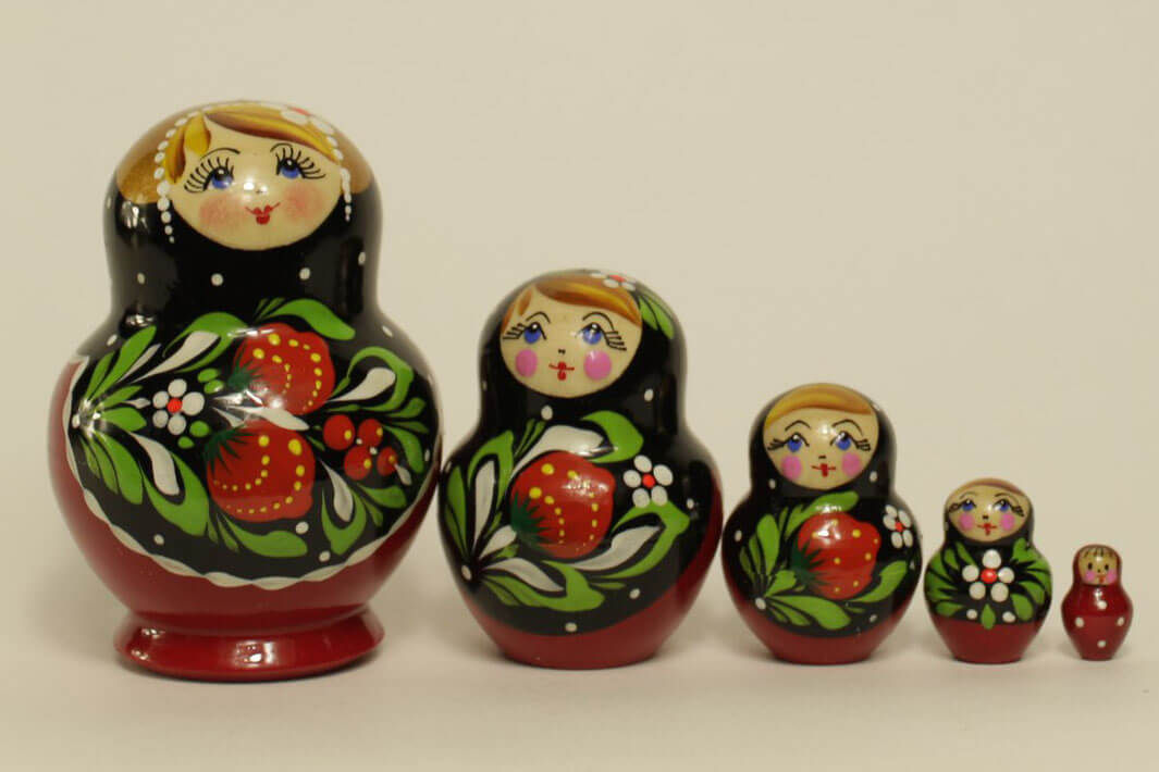 Сувенирная, пузатая матрешка ручной работы под хохлому: 7.5 см, 5 места