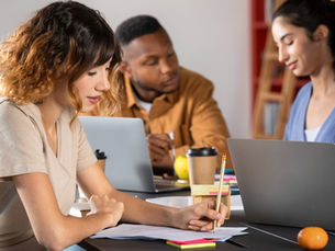 Conhecimento Digital em Ação: Implementando Ideias no seu negócio Online