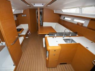 Thumbnail: Jeanneau Sun Odyssey 439 interior