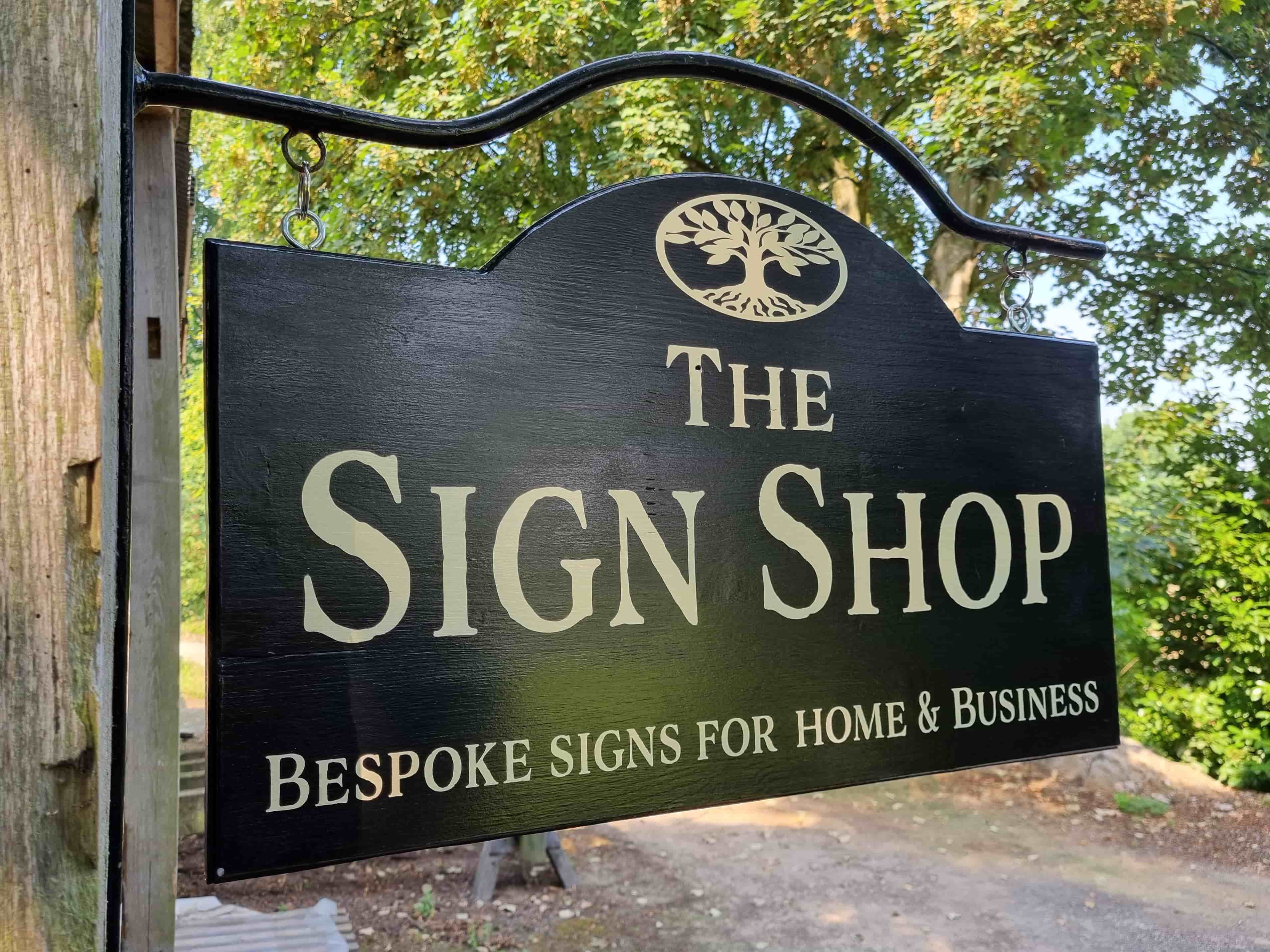 Bow Top Hanging Sign