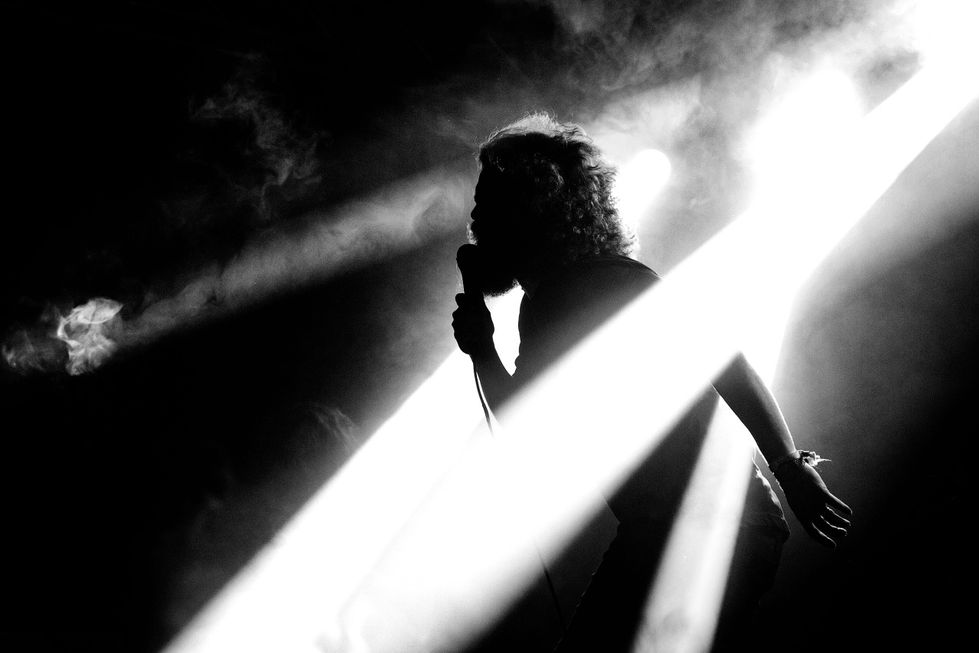 Black & White silhouette of SÜDA singer from live show