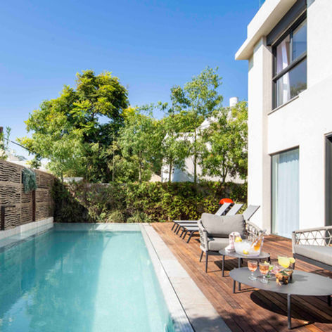 Outside_PresidentialVilla